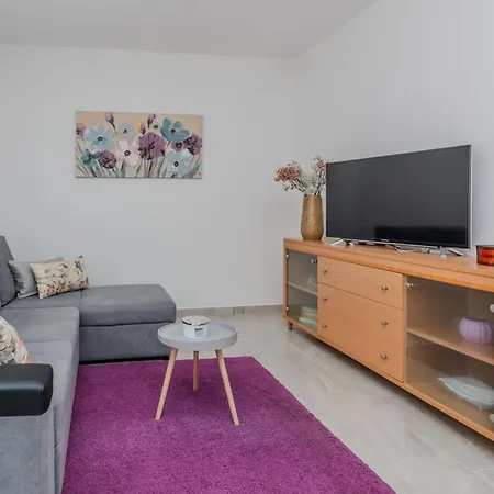 House Ella Apartment *