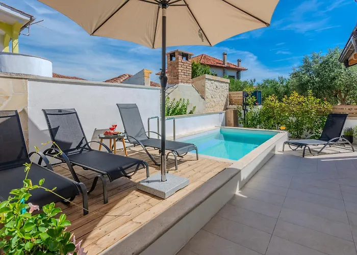 Apartment House Ella *